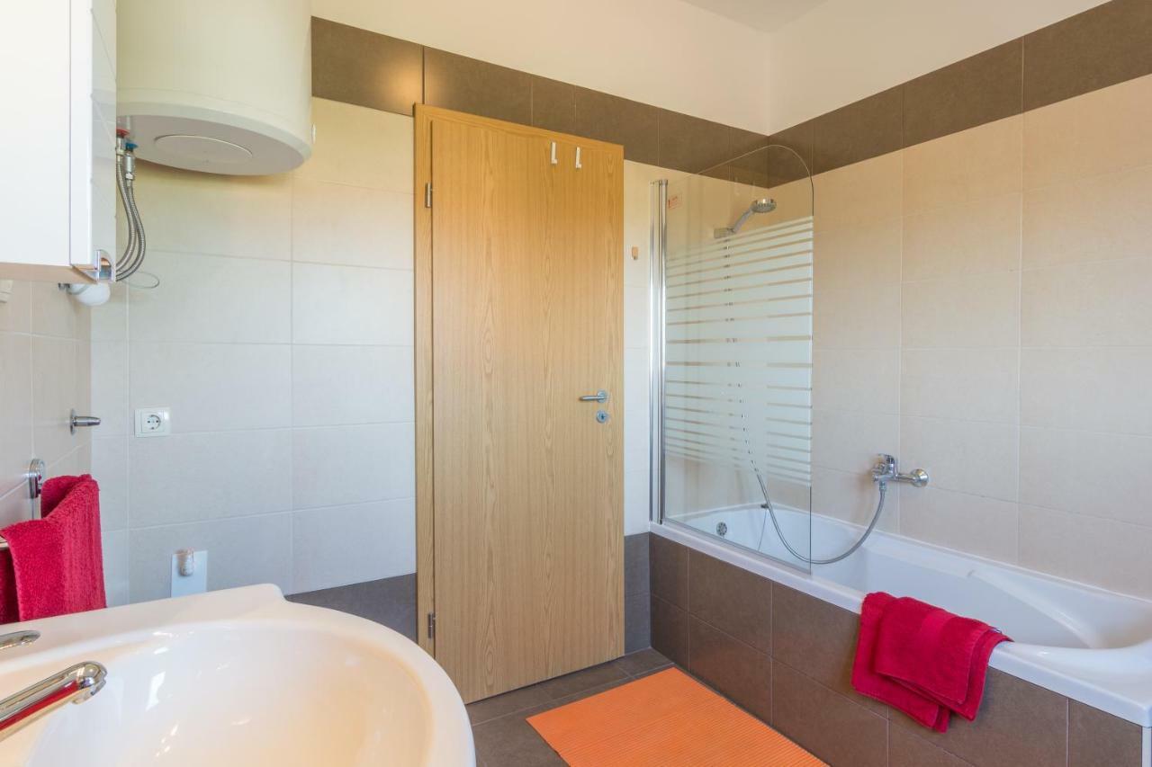Apartments Lotus Sukošan Buitenkant foto