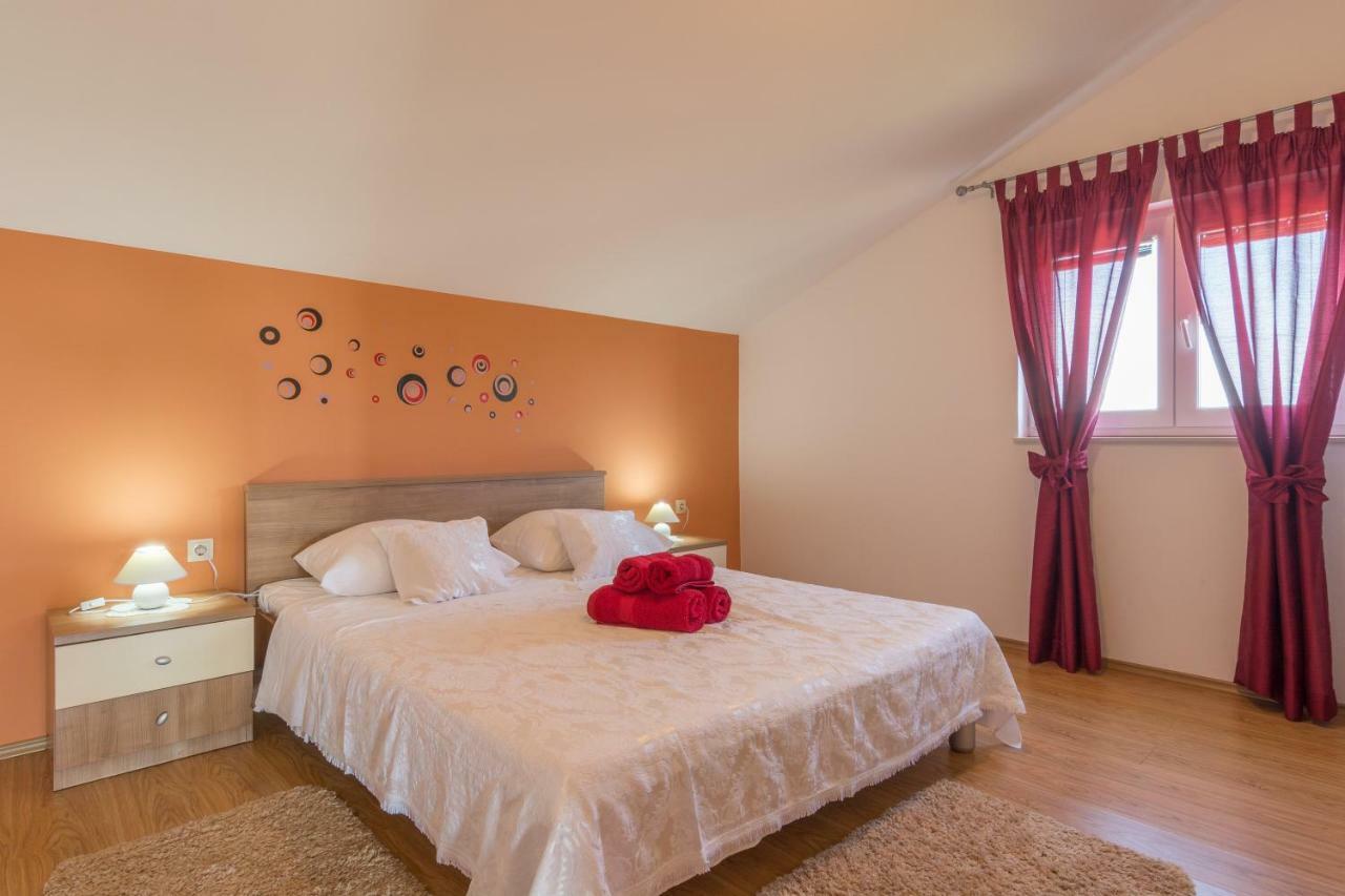 Apartments Lotus Sukošan Buitenkant foto