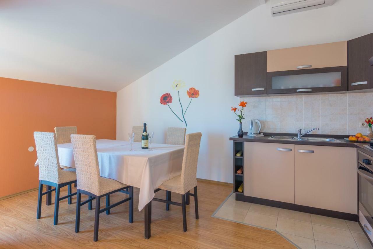 Apartments Lotus Sukošan Buitenkant foto
