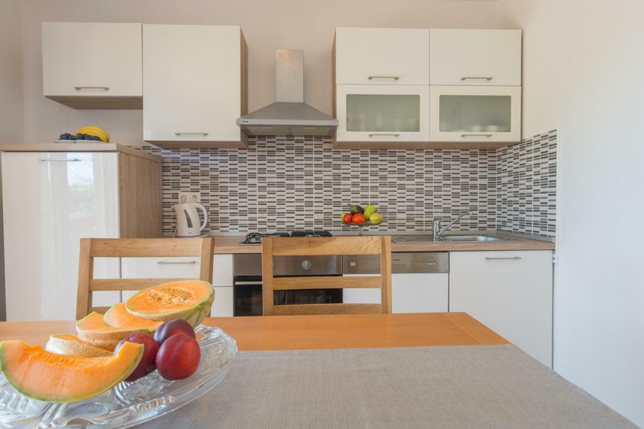 Apartments Lotus Sukošan Buitenkant foto