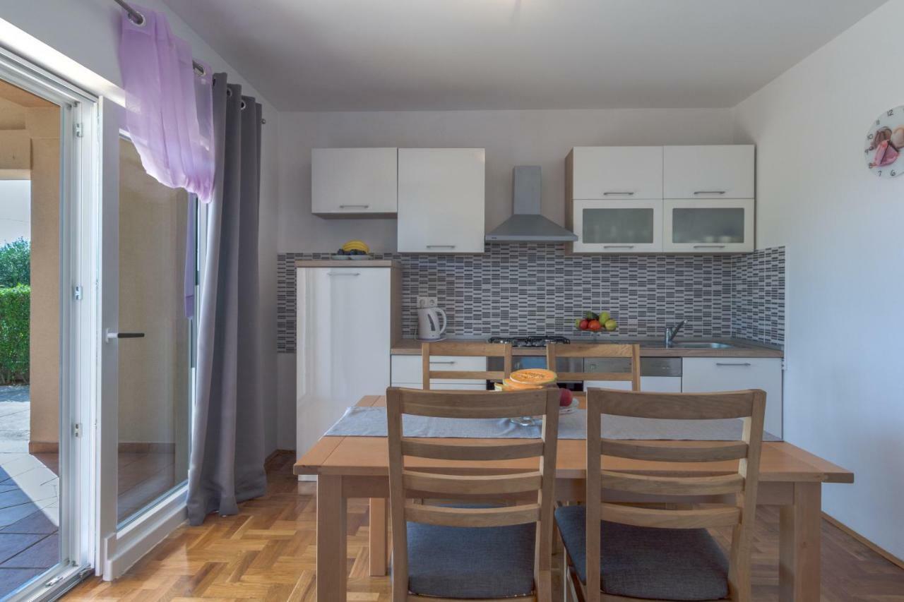 Apartments Lotus Sukošan Buitenkant foto
