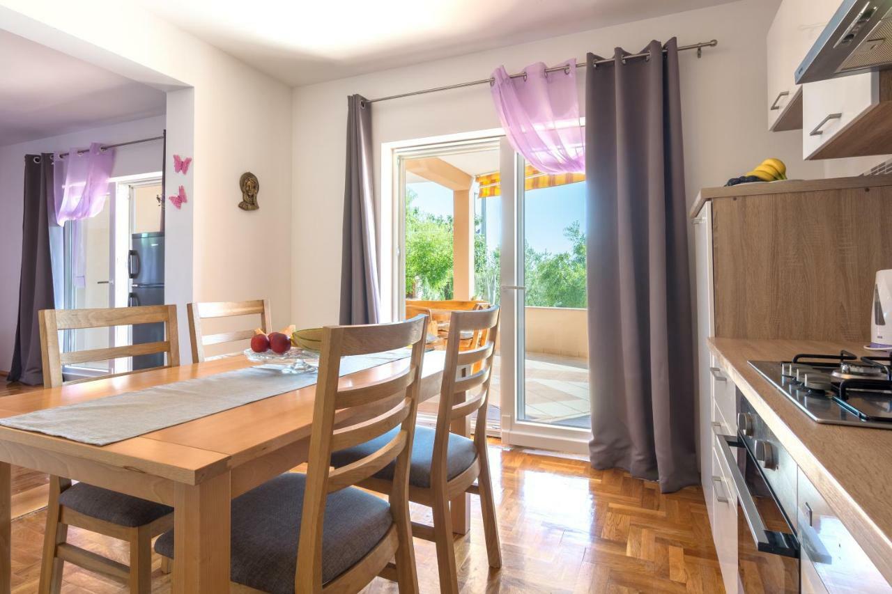 Apartments Lotus Sukošan Buitenkant foto