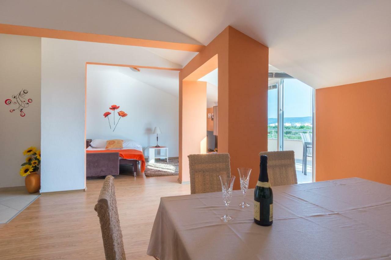 Apartments Lotus Sukošan Buitenkant foto
