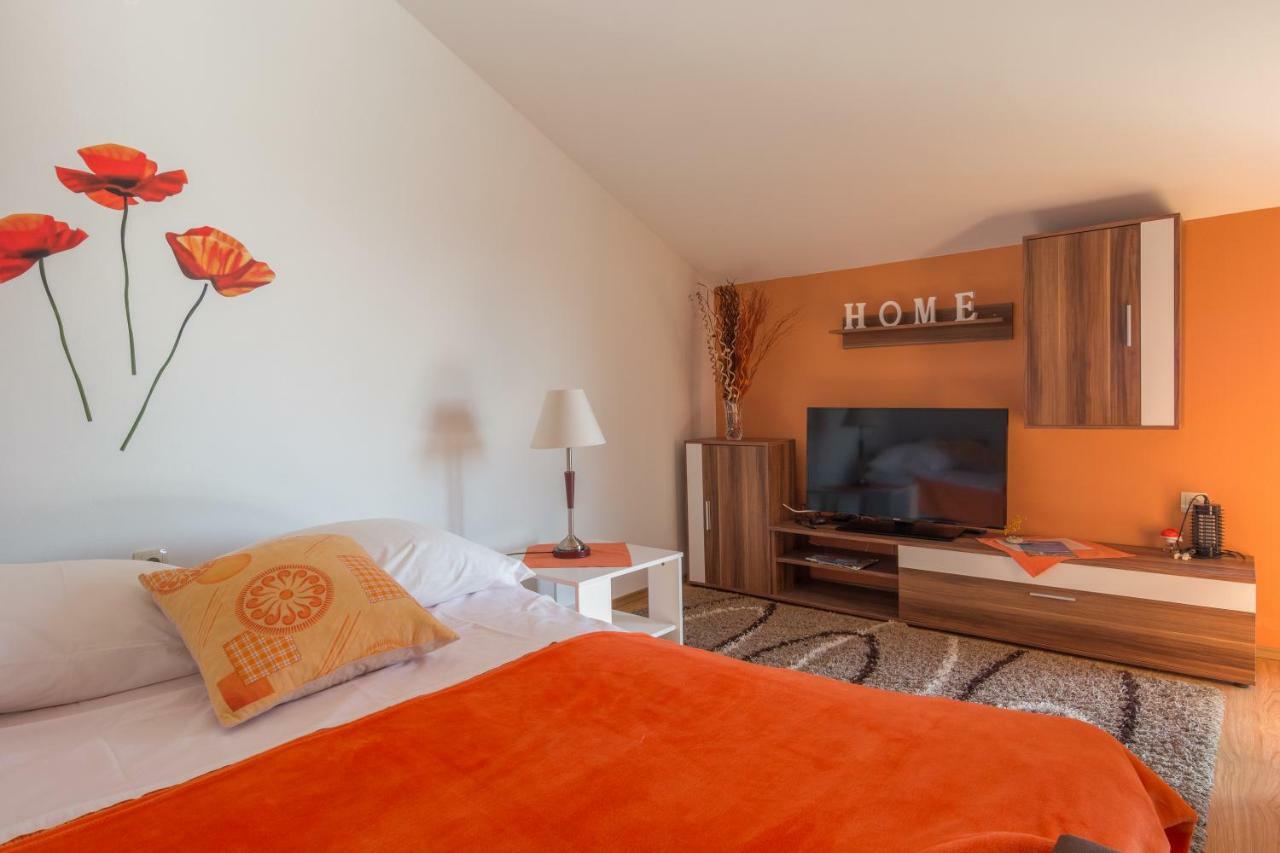 Apartments Lotus Sukošan Buitenkant foto