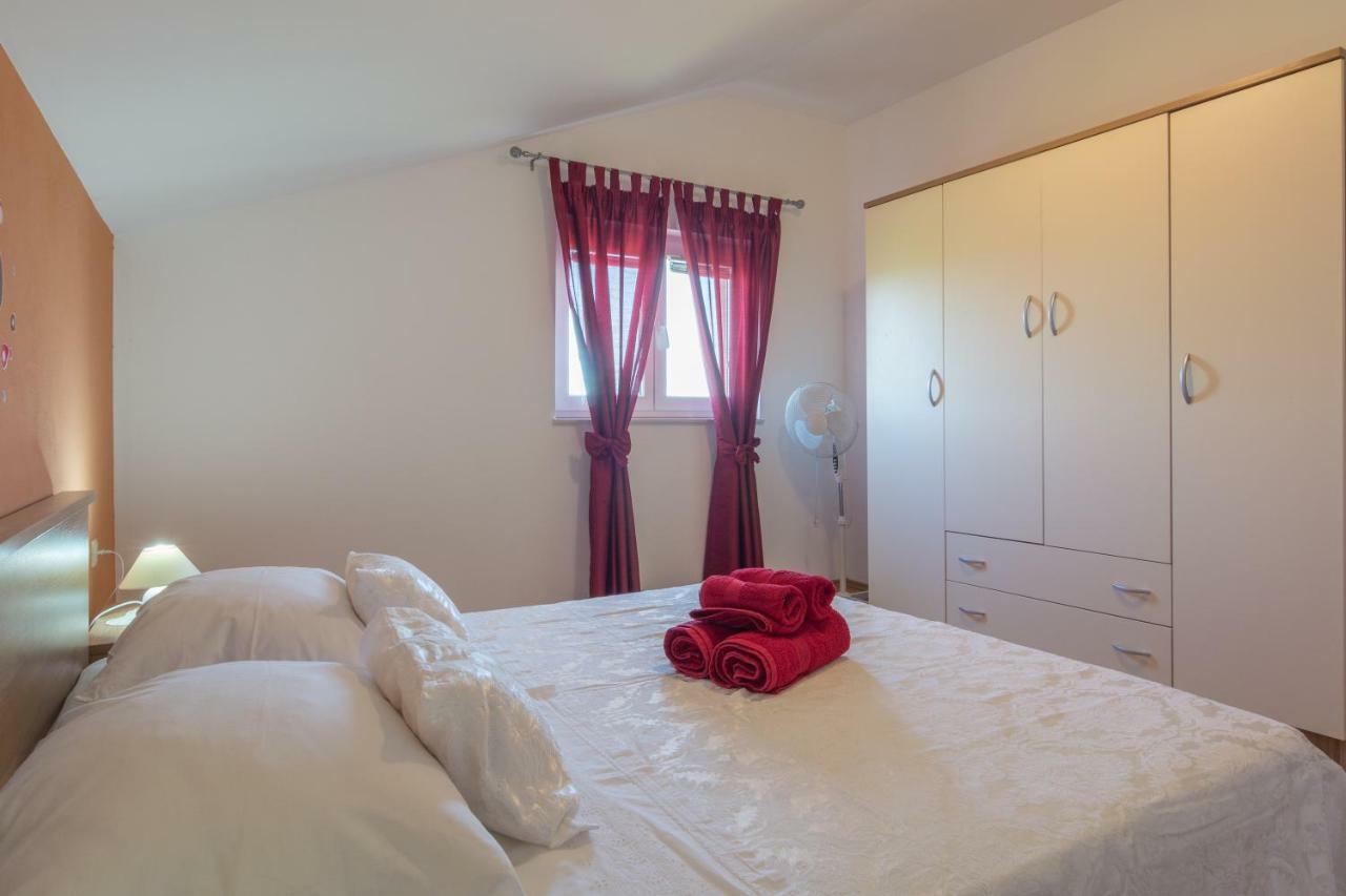 Apartments Lotus Sukošan Buitenkant foto