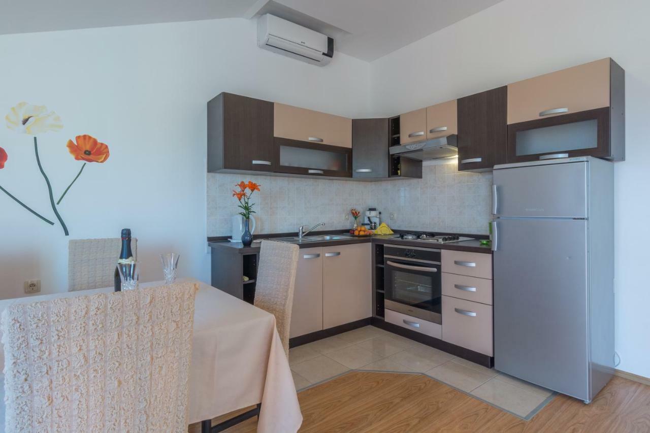 Apartments Lotus Sukošan Buitenkant foto