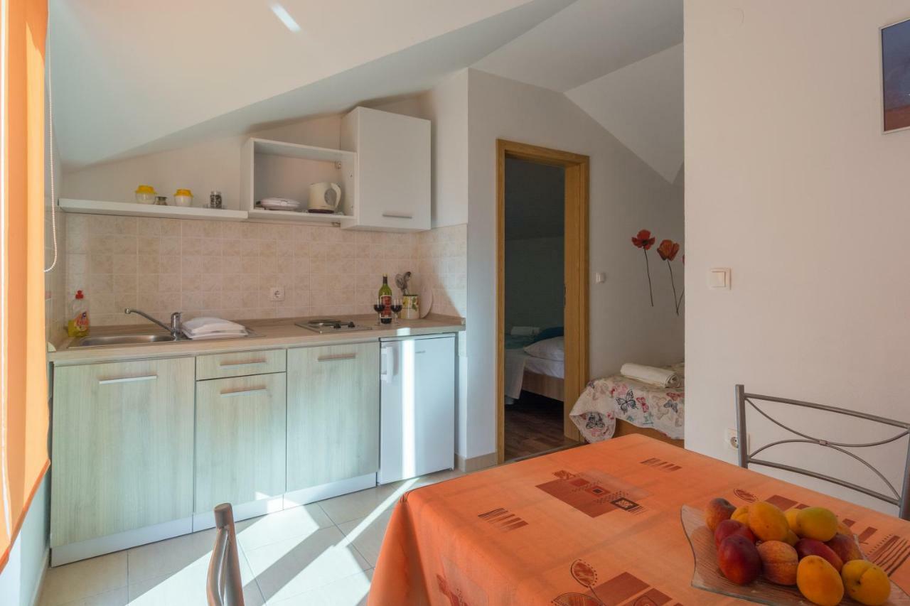 Apartments Lotus Sukošan Buitenkant foto