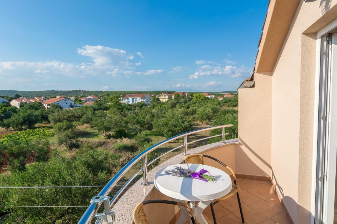 Apartments Lotus Sukošan Buitenkant foto